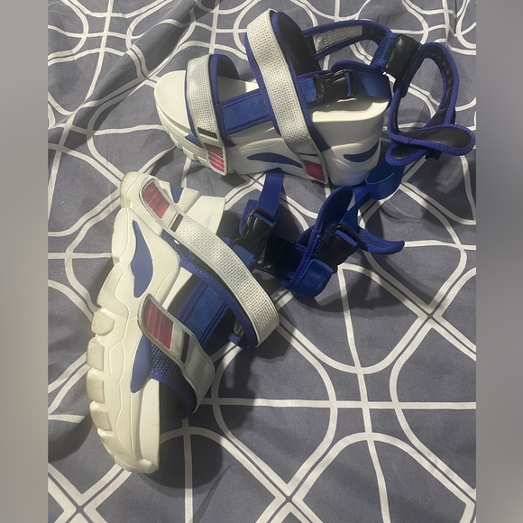 Can be paired with any other heels at 20$ and get free shipping - Picture 3 of 3